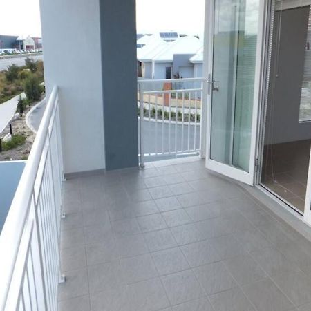 Modern Luxury 1 Bedroom Apartment - Walk To The Shops! Free Wifi Clarkson Exterior photo