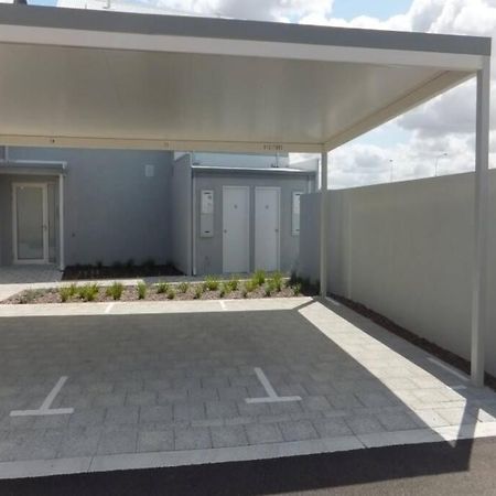 Modern Luxury 1 Bedroom Apartment - Walk To The Shops! Free Wifi Clarkson Exterior photo