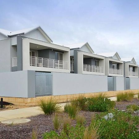 Modern Luxury 1 Bedroom Apartment - Walk To The Shops! Free Wifi Clarkson Exterior photo