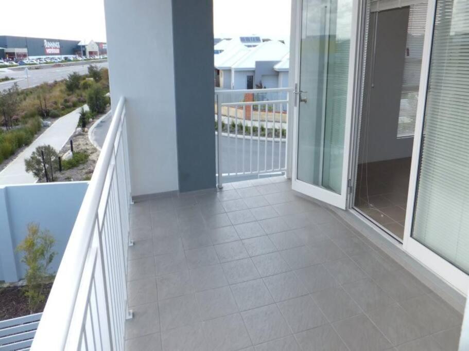 Modern Luxury 1 Bedroom Apartment - Walk To The Shops! Free Wifi Clarkson Exterior photo